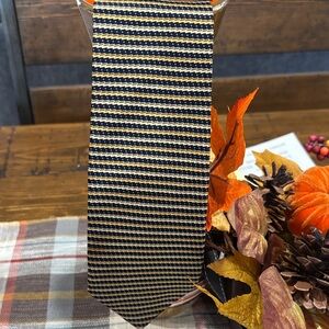 Elegant Black and Gold Men's Tie